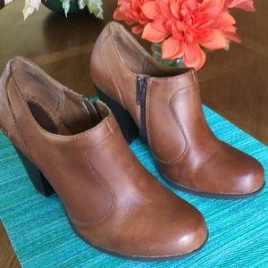 BOC Tan Booties Size 8 D03